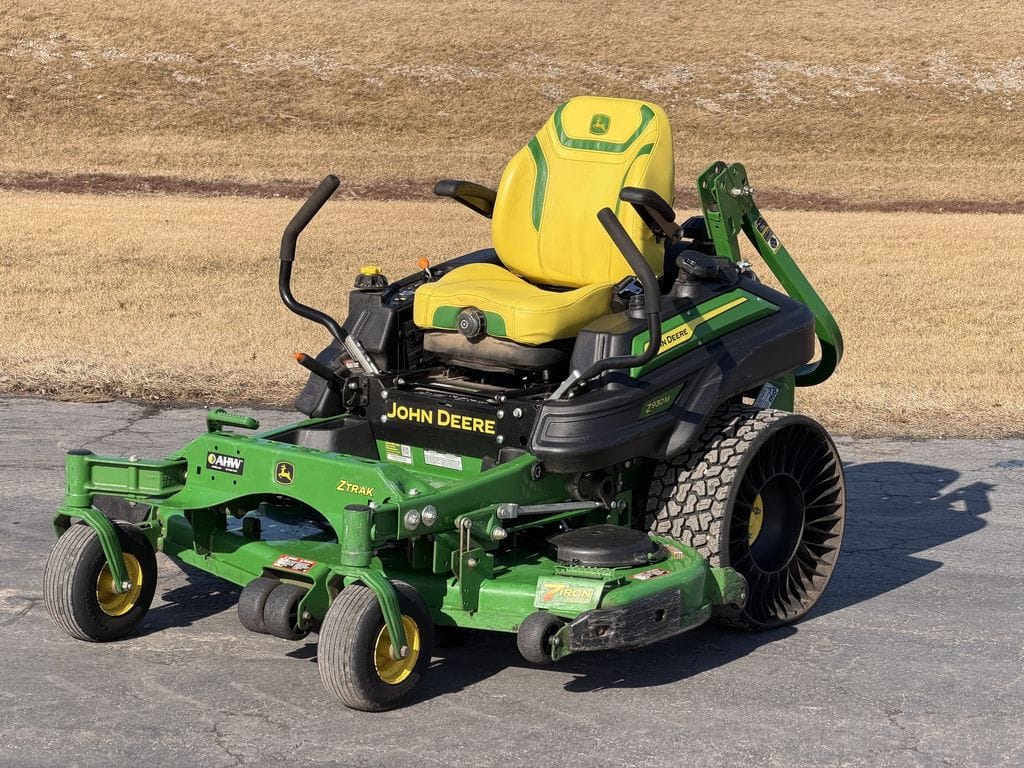 2025 John Deere Z930M Equipment Image0