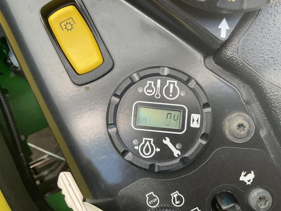 Image of John Deere Z930M equipment image 4