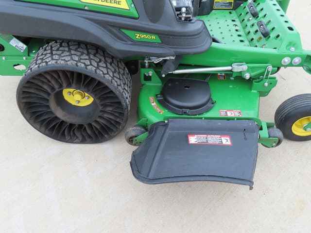 Image of John Deere Z950R equipment image 3