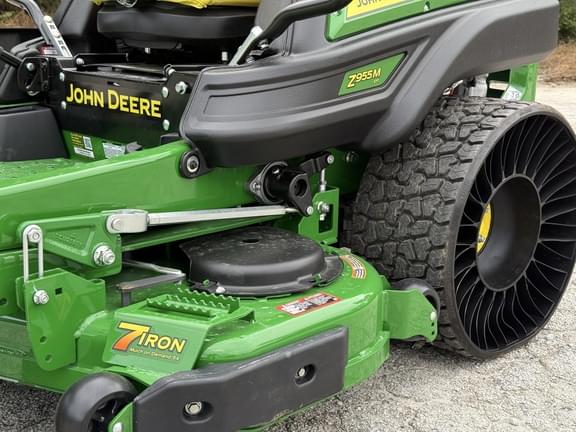 Image of John Deere Z955M equipment image 3