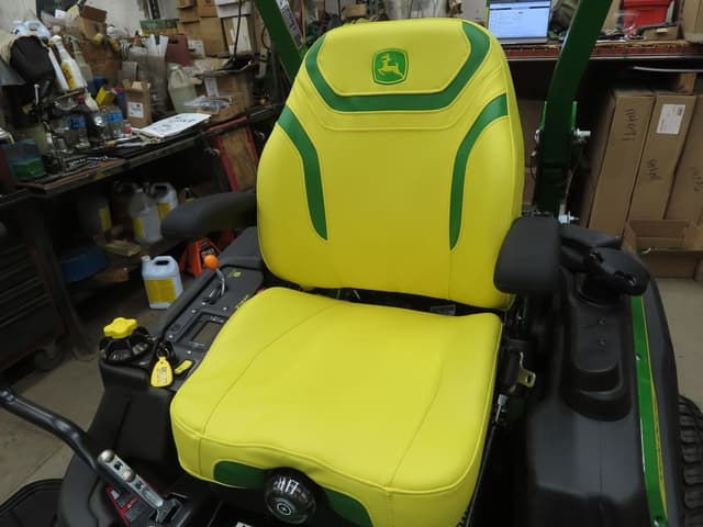 Image of John Deere Z955M equipment image 4