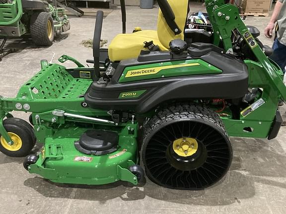 Image of John Deere Z955M equipment image 1