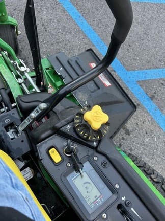 Image of John Deere Z955M equipment image 4