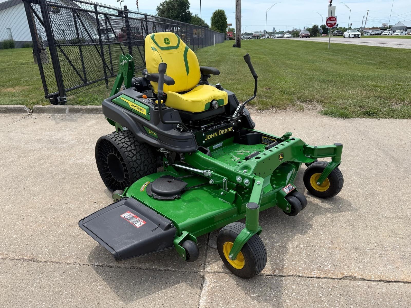 2025 John Deere Z970R Equipment Image0