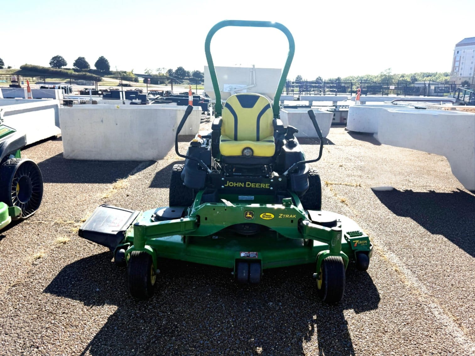 2025 John Deere Z970R Equipment Image0