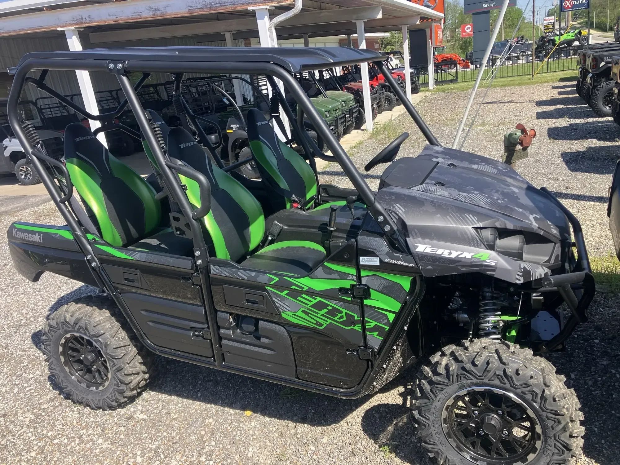 2025 Kawasaki Teryx4 S LE Equipment Image0