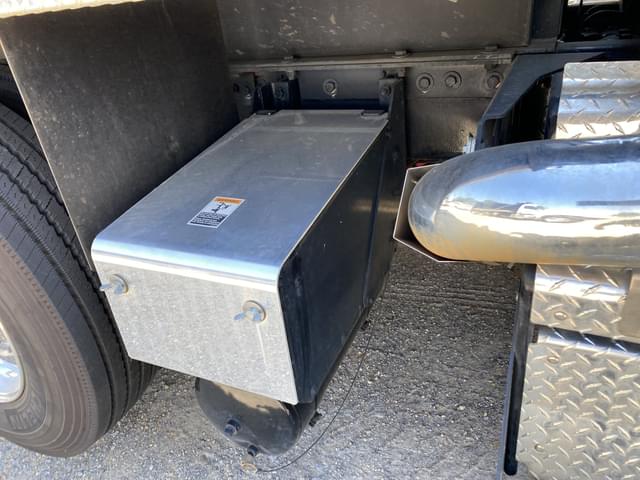 Image of Kenworth T880 equipment image 4