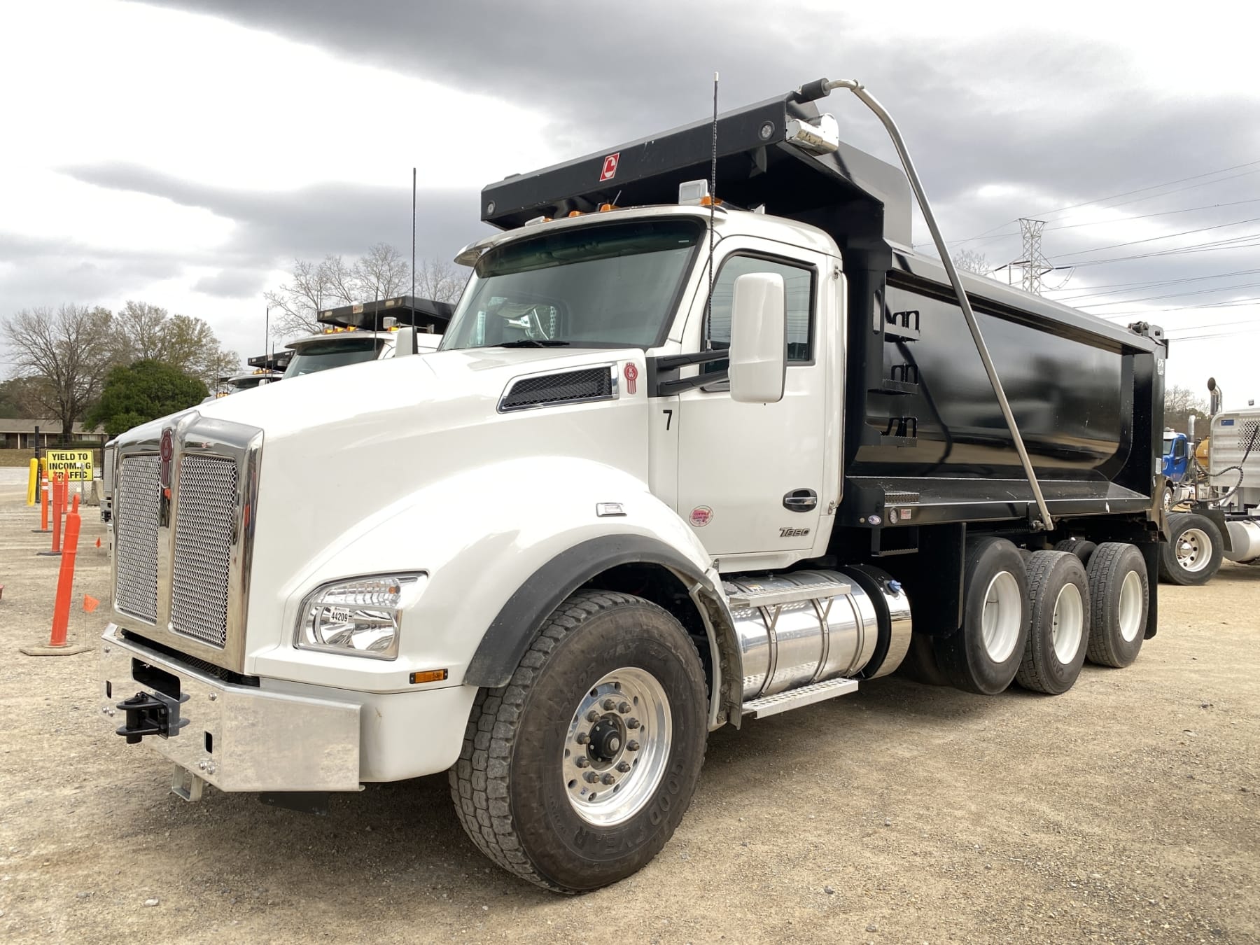 2025 Kenworth T880 Equipment Image0