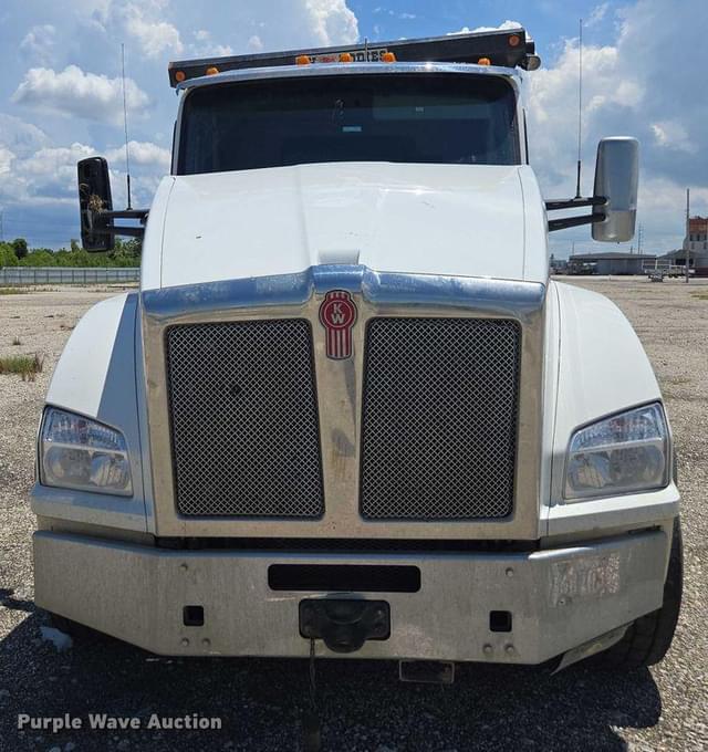Image of Kenworth T880 equipment image 1