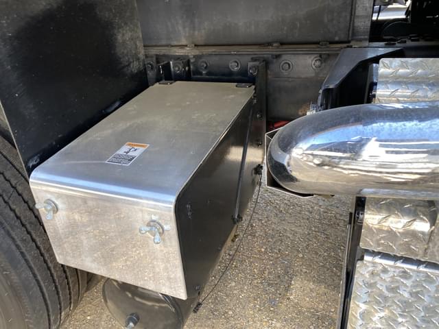 Image of Kenworth T880 equipment image 4