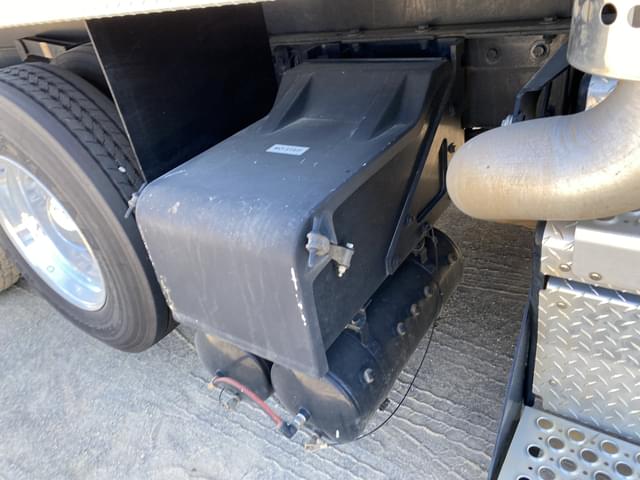 Image of Kenworth T880S equipment image 4