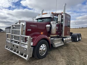 2025 Kenworth W900 Image