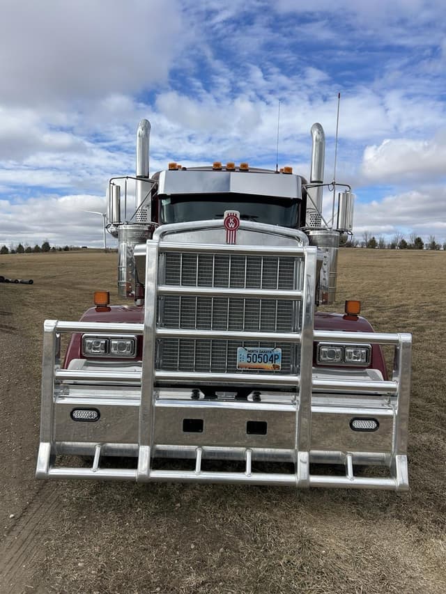 Image of Kenworth W900 equipment image 1