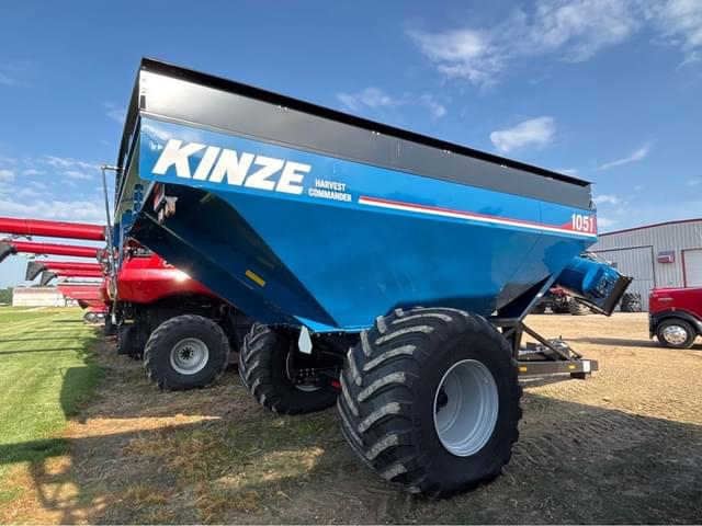 Image of Kinze 1051 equipment image 2