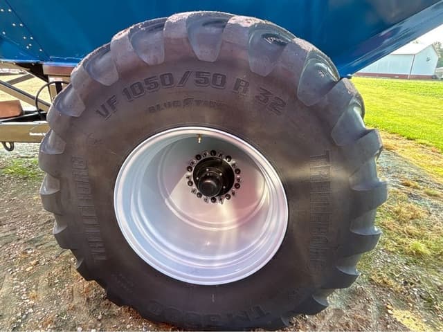 Image of Kinze 1051 equipment image 3