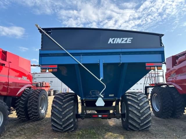 Image of Kinze 1051 equipment image 4
