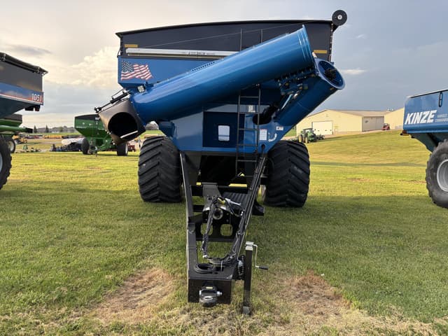 Image of Kinze 1051 equipment image 1