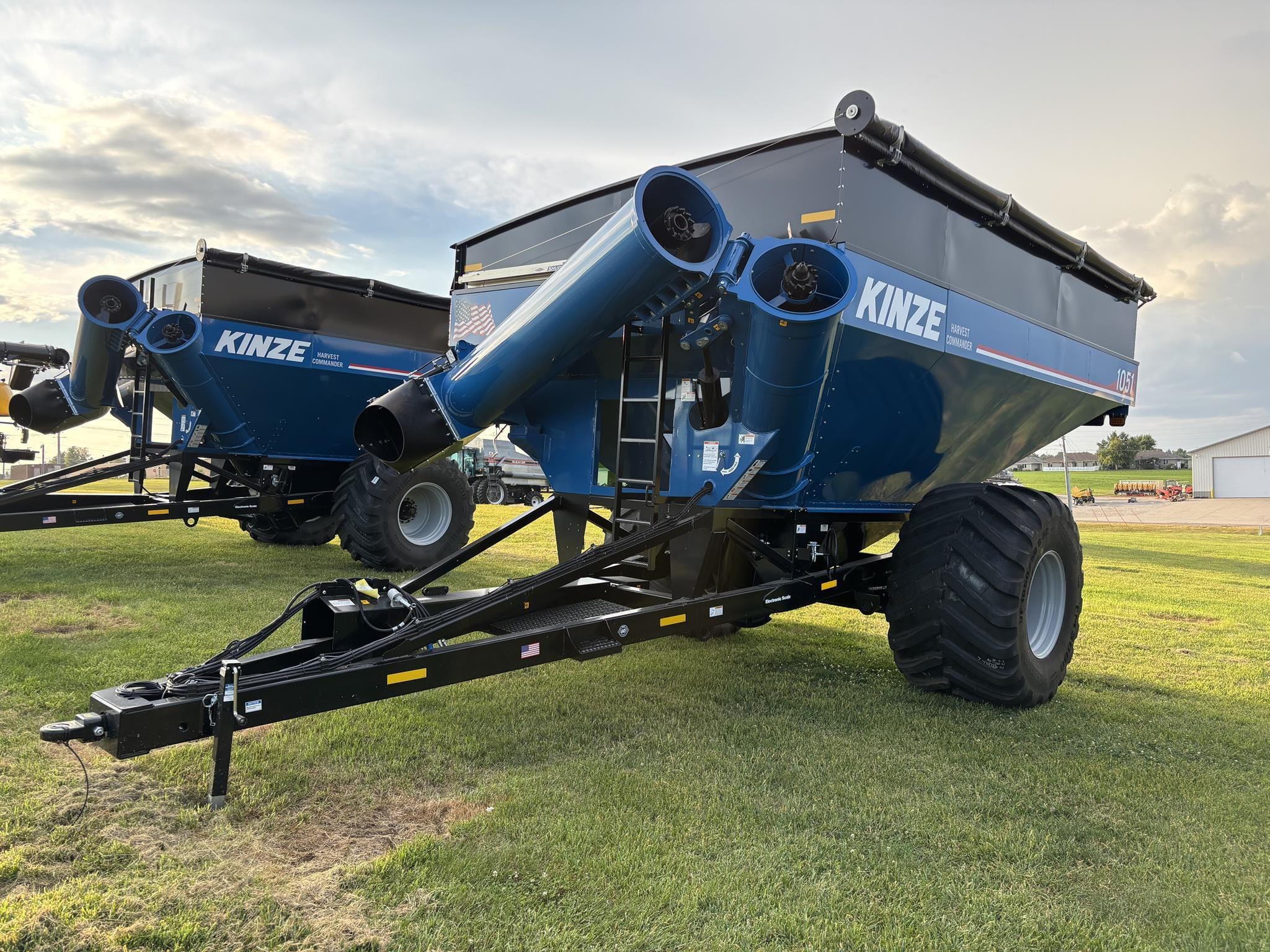 2025 Kinze 1051 Equipment Image0