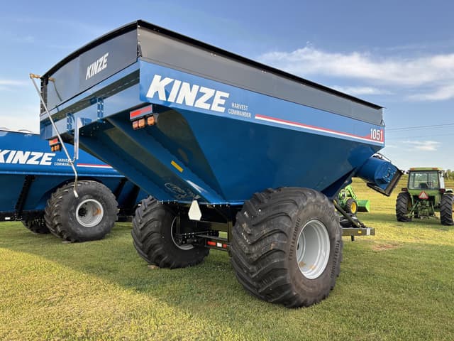 Image of Kinze 1051 equipment image 4