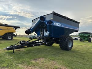 2025 Kinze 1051 Image