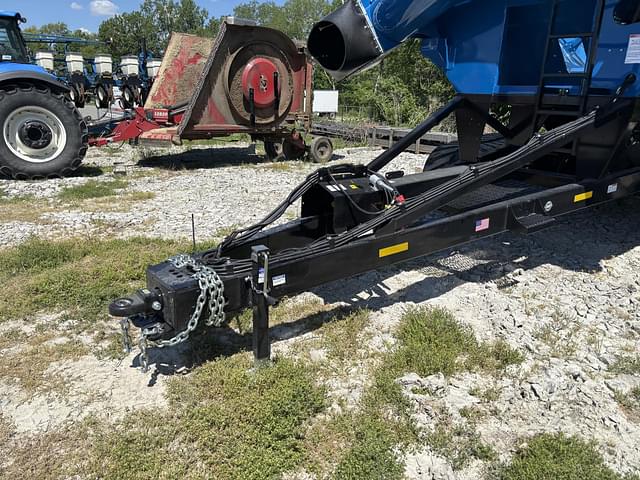 Image of Kinze 1051 equipment image 2