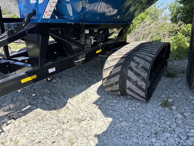 Image of Kinze 1051 equipment image 1