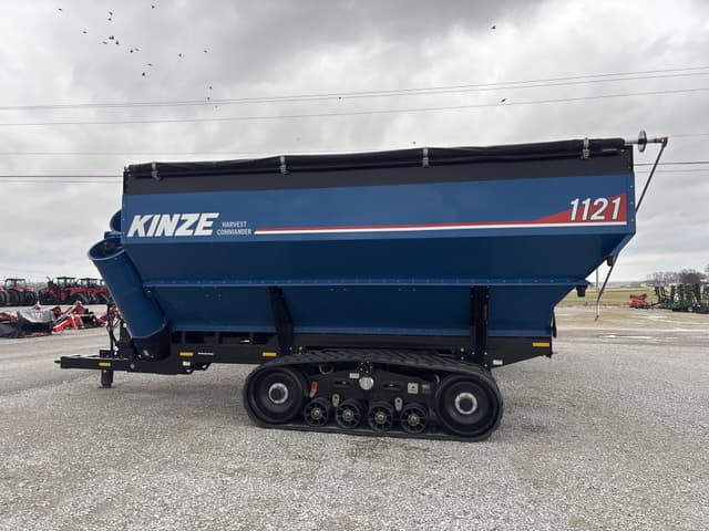 Image of Kinze 1121 equipment image 4