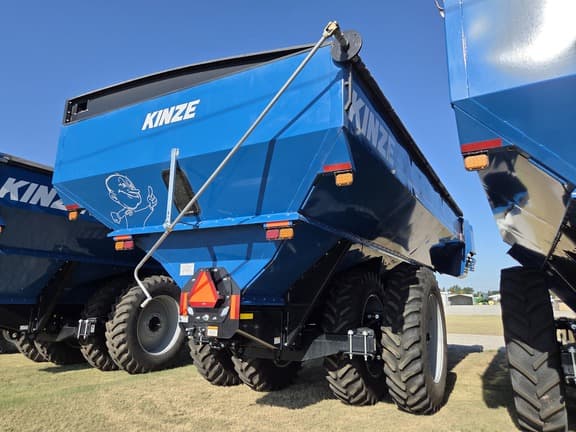 Image of Kinze 1121 equipment image 4