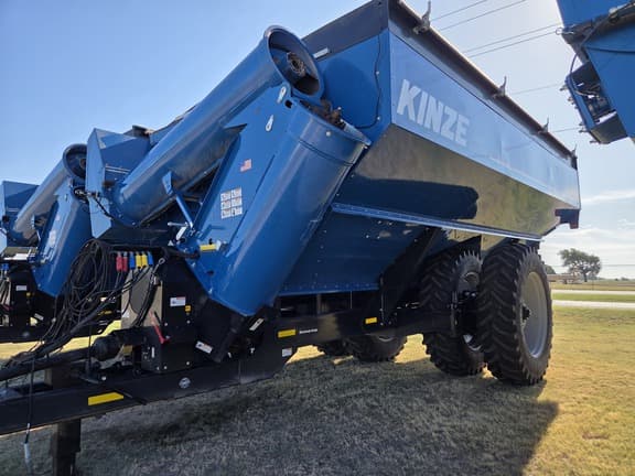 Image of Kinze 1121 equipment image 3