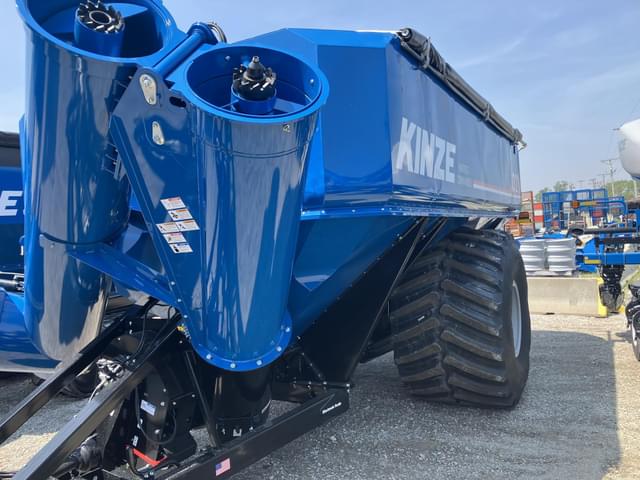 Image of Kinze 1321 equipment image 1