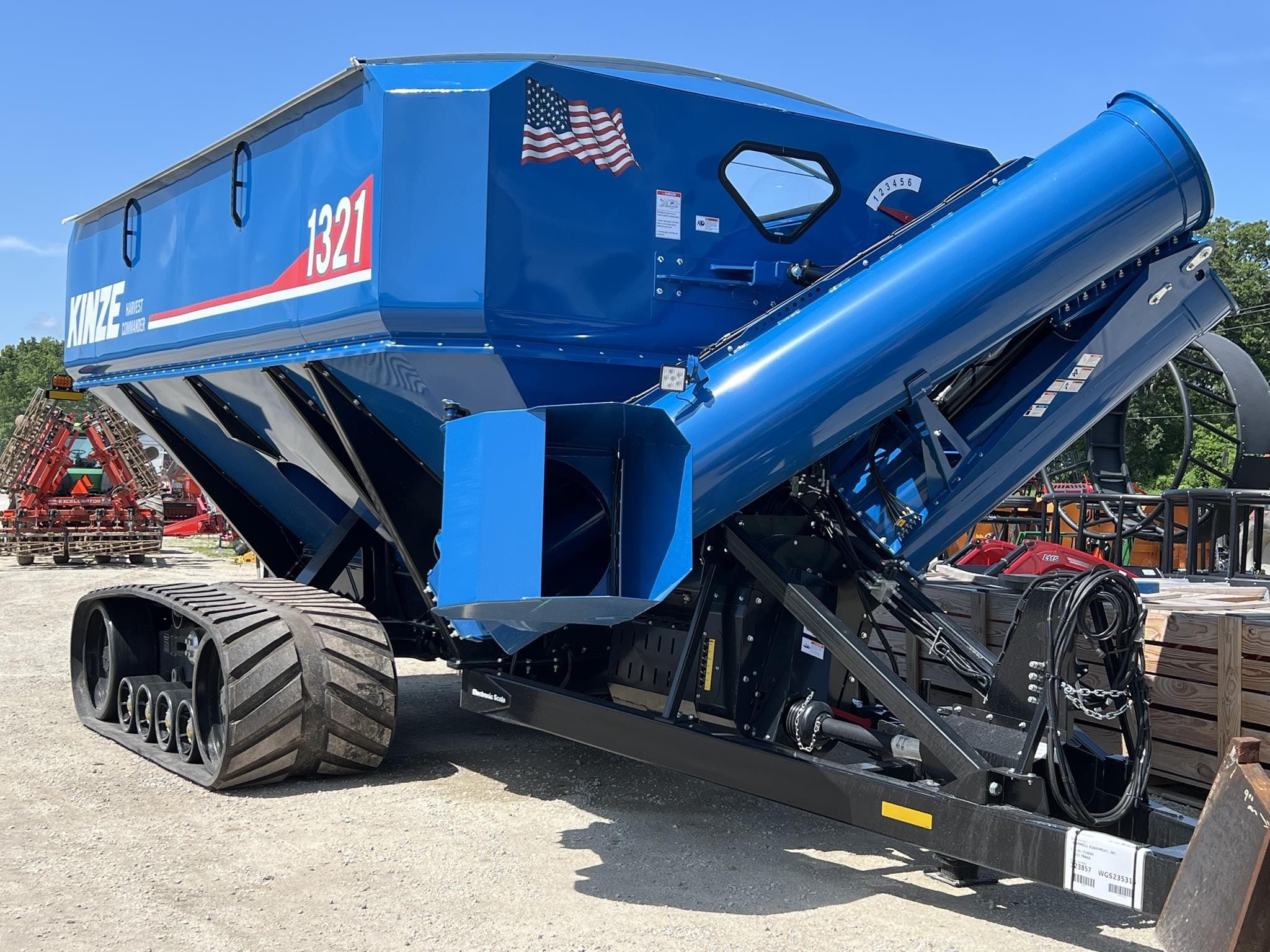 2025 Kinze 1321 Equipment Image0