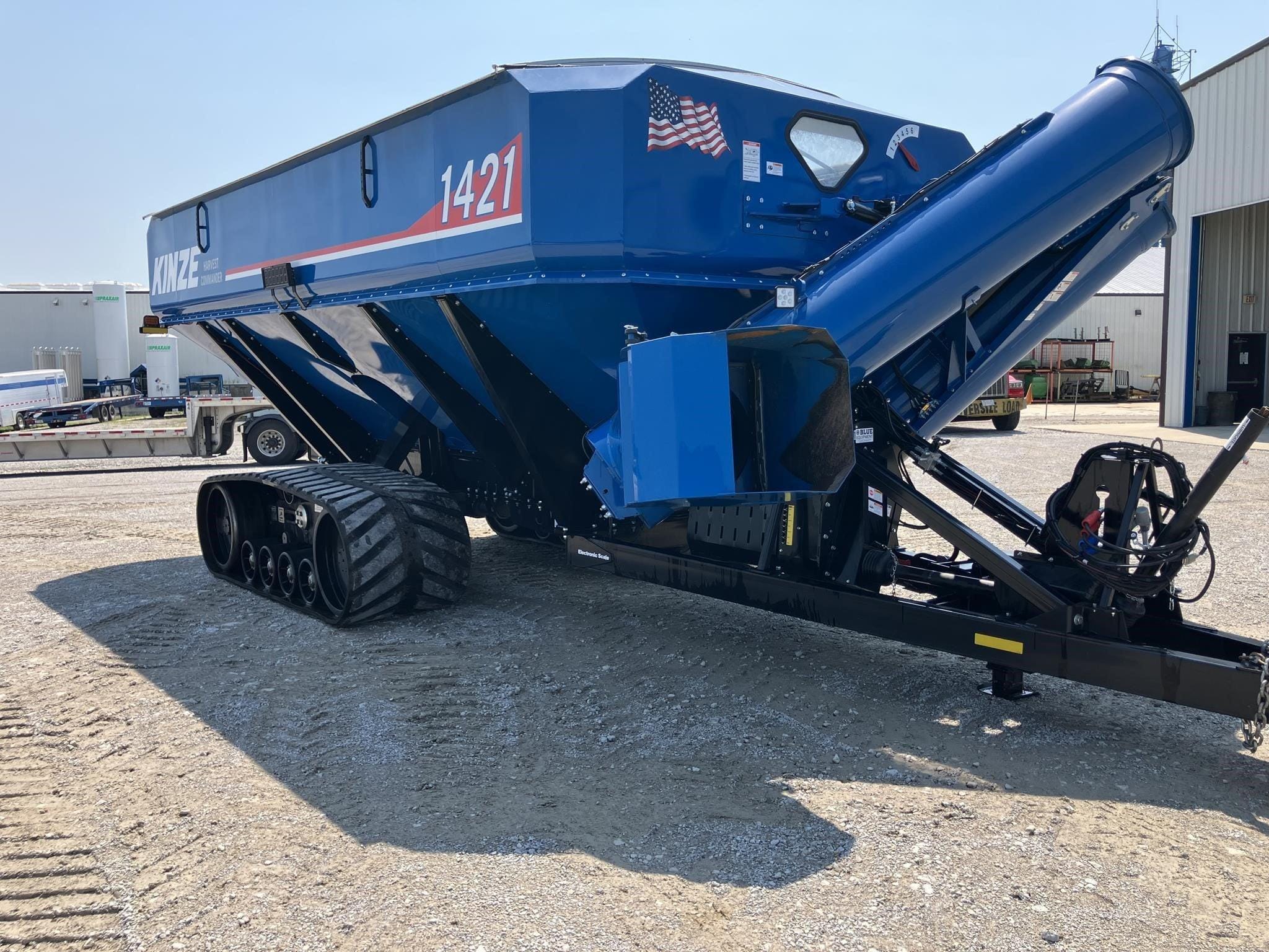 2025 Kinze 1421 Equipment Image0