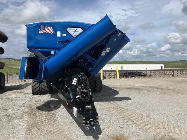 Image of Kinze 1421 equipment image 1