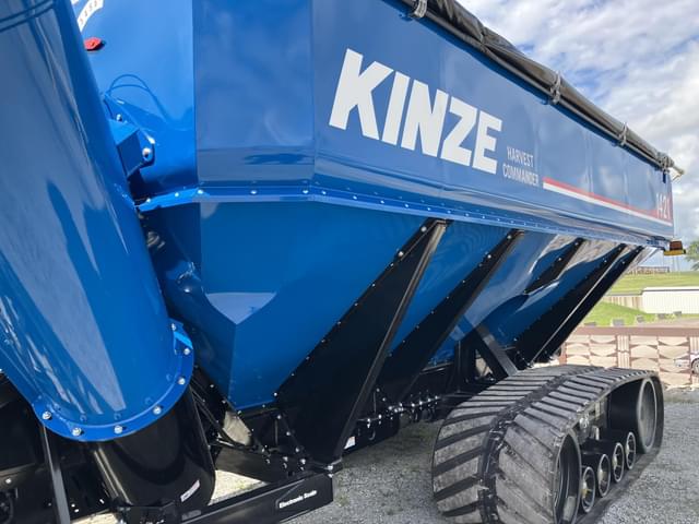 Image of Kinze 1421 equipment image 2