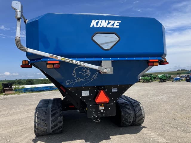 Image of Kinze 1421 equipment image 4
