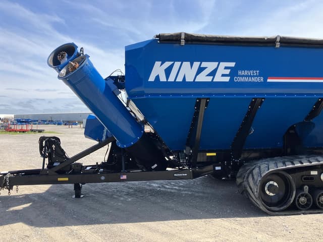 Image of Kinze 1421 equipment image 2
