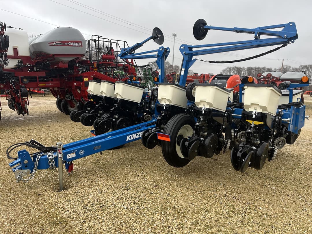 Image of Kinze 3205 Image 0