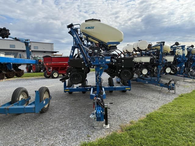 Image of Kinze 3505 equipment image 2