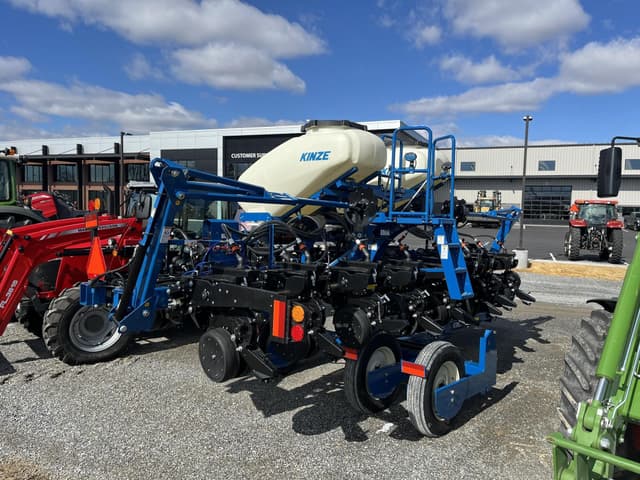 Image of Kinze 3505 equipment image 1