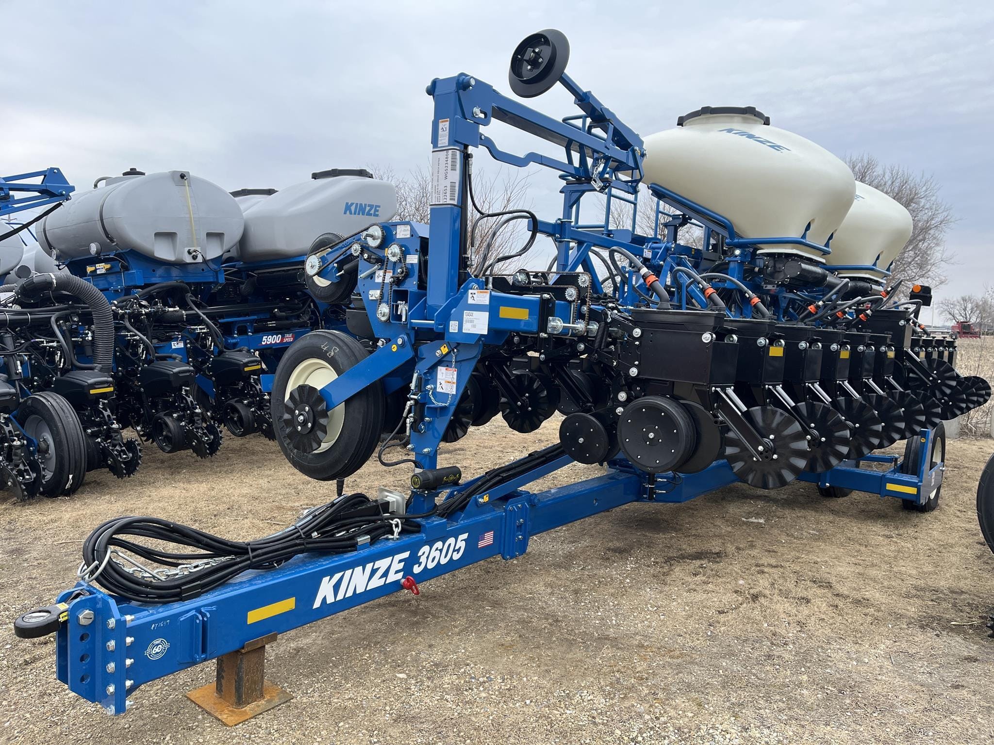 2025 Kinze 3605 Equipment Image0