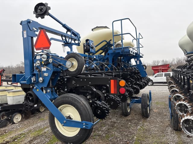Image of Kinze 3605 equipment image 2