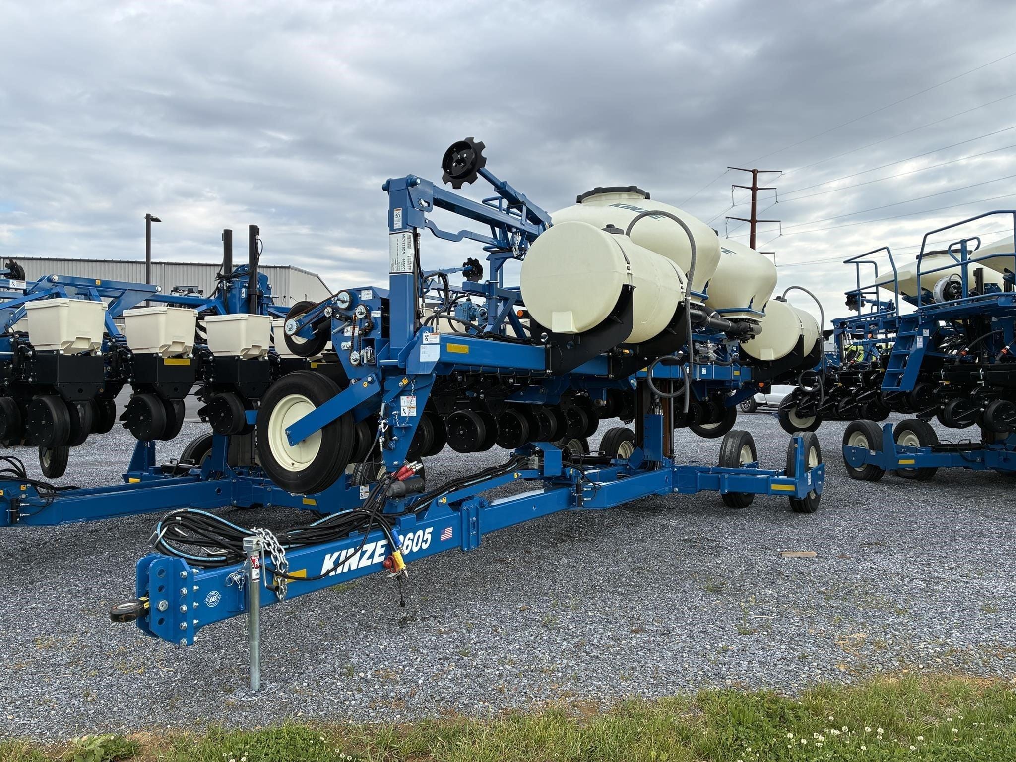 2025 Kinze 3605 Equipment Image0