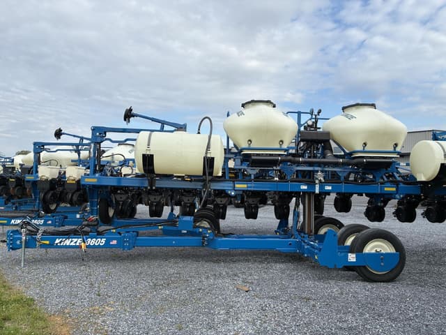 Image of Kinze 3605 equipment image 3