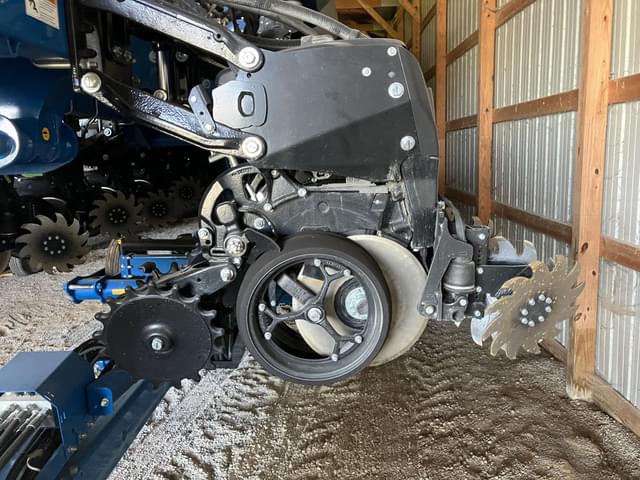 Image of Kinze 5670 equipment image 4