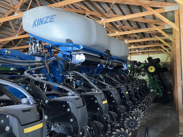 Image of Kinze 5670 equipment image 2