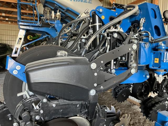 Image of Kinze 5670 equipment image 3