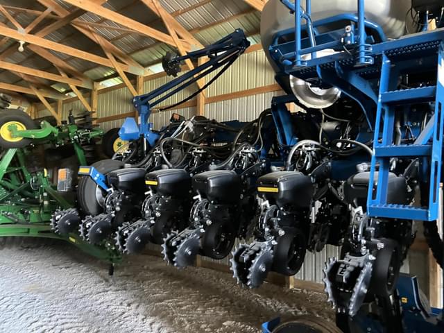 Image of Kinze 5670 equipment image 1