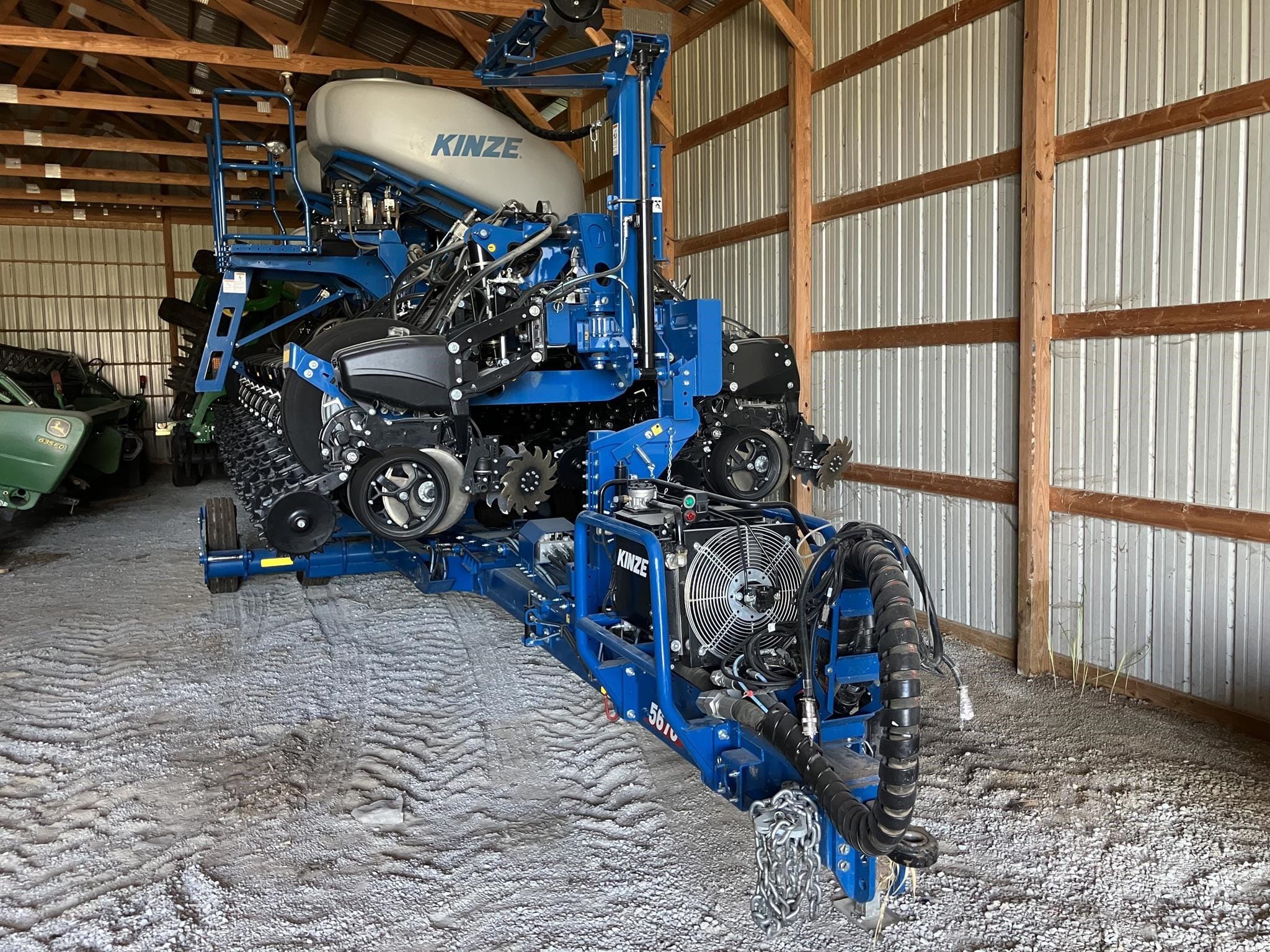 2025 Kinze 5670 Equipment Image0