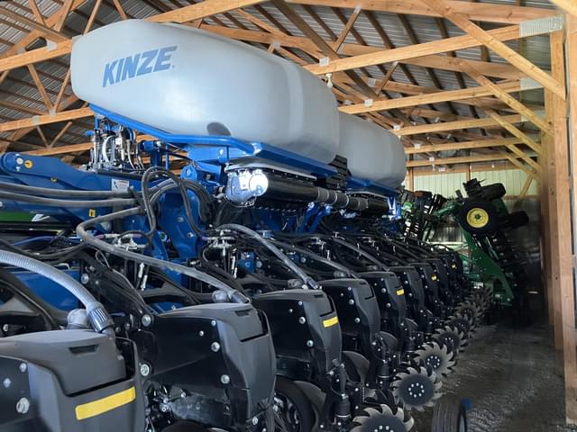 Image of Kinze 5670 equipment image 2