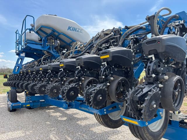 Image of Kinze 5670 equipment image 2